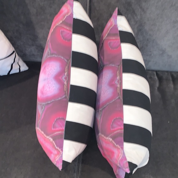 Times Two Design By Lauren Renfrow 2 Agate Pillows. - Picture 6 of 9